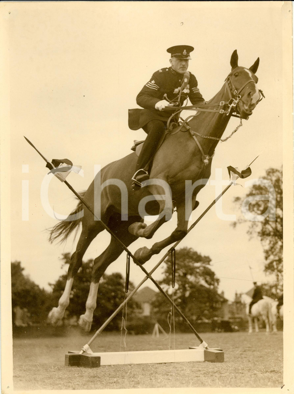 Fotografia d epoca originale 1938 IMBER COURT UK HORSERACING King Sergent of Mounted Police on QUIZZY horse 1