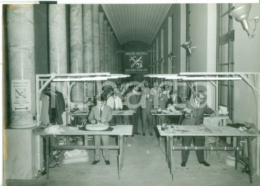 Fotografia d epoca originale 1966 MILANO Palazzo Turismo  Finali premio FORBICI D ORO Fondazione Maestrelli 1
