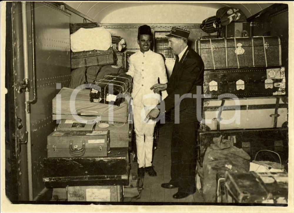 Fotografia d epoca originale 1939 MILANO Indigeni al servizio bagagli sui treni Fotografia 1