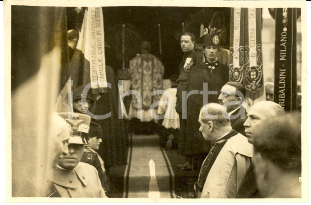 Fotografia d epoca originale 1930 MILANO Anniversario Cinque Giornate  Rappresentanze alla messa Fotografia 1