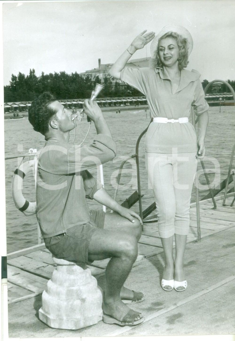 Fotografia d epoca originale 1956 VENEZIA Festival del CINEMA  Sandra MILO gondoliera al Lido FOTO 1