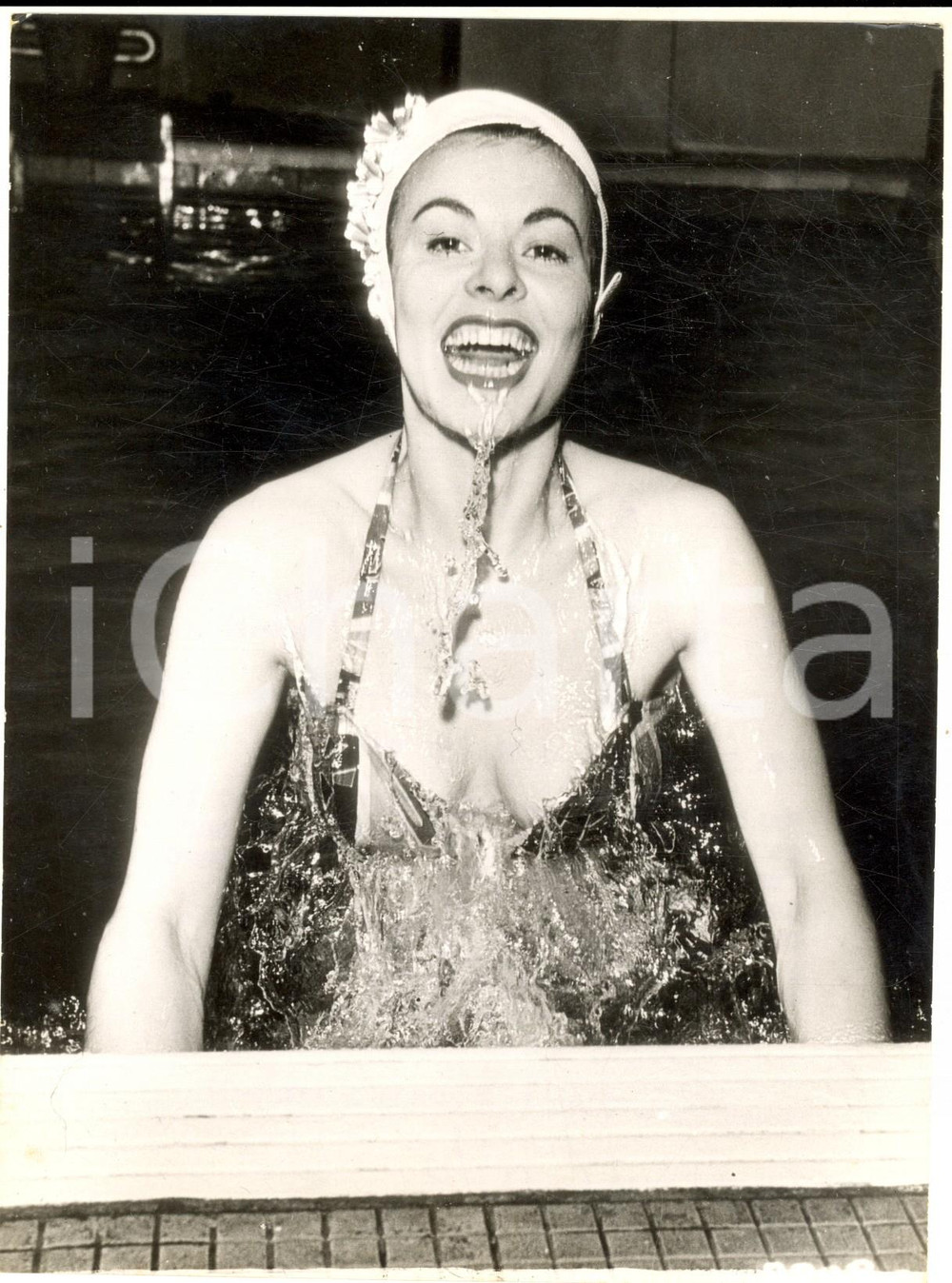 Fotografia d epoca originale 1958 LONDON Swimming lessons for the actress Anne HEYWOOD  Photo 15x20 cm 1