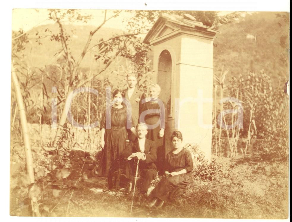 Fotografia d epoca originale 1919 BORGO A MOZZANO LU Famiglia con la Madonnina del RIO Foto 9x13 cm 1