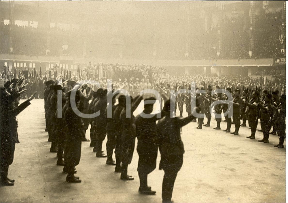 Fotografia d'epoca originale 1928 MILANO Raduno del PNF con miliziani schierati *Fotografia 15x10 cm 1
