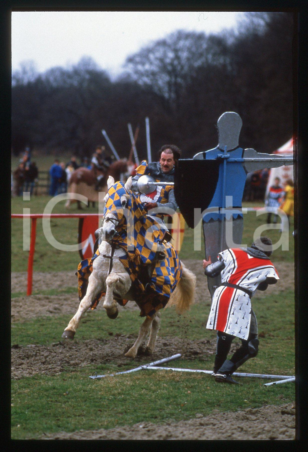Fotografia d epoca originale 35mm vintage slide 1985 ca CHILHAM CASTLE UK  JOUSTING Tournament 8 1