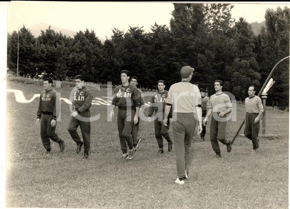 Fotografia d epoca originale Agosto 1957 VALDAGNO CALCIO MILAN Allenamento in ritiro Foto 18x13 cm 1