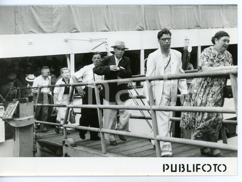1956 NAPOLI Piroscafo POBEDA - Comitiva di turisti russi in villeggiatura *Foto