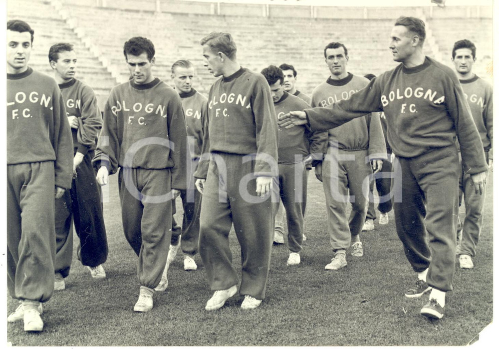 1957 BOLOGNA CALCIO La squadra con il nuovo allenatore György SAROSI *Foto 18x13