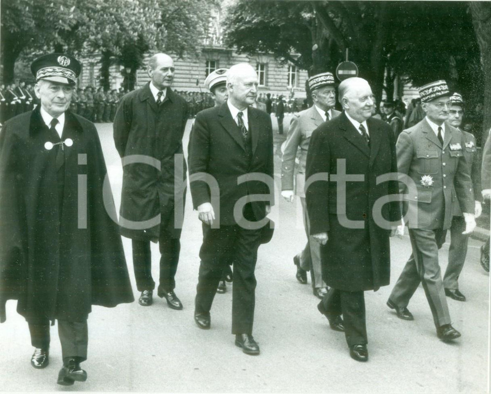 Fotografia d epoca originale 1974 STRASBOURG Pierre PFLIMLIN in visita con ufficiali dell esercito Fotografia 1