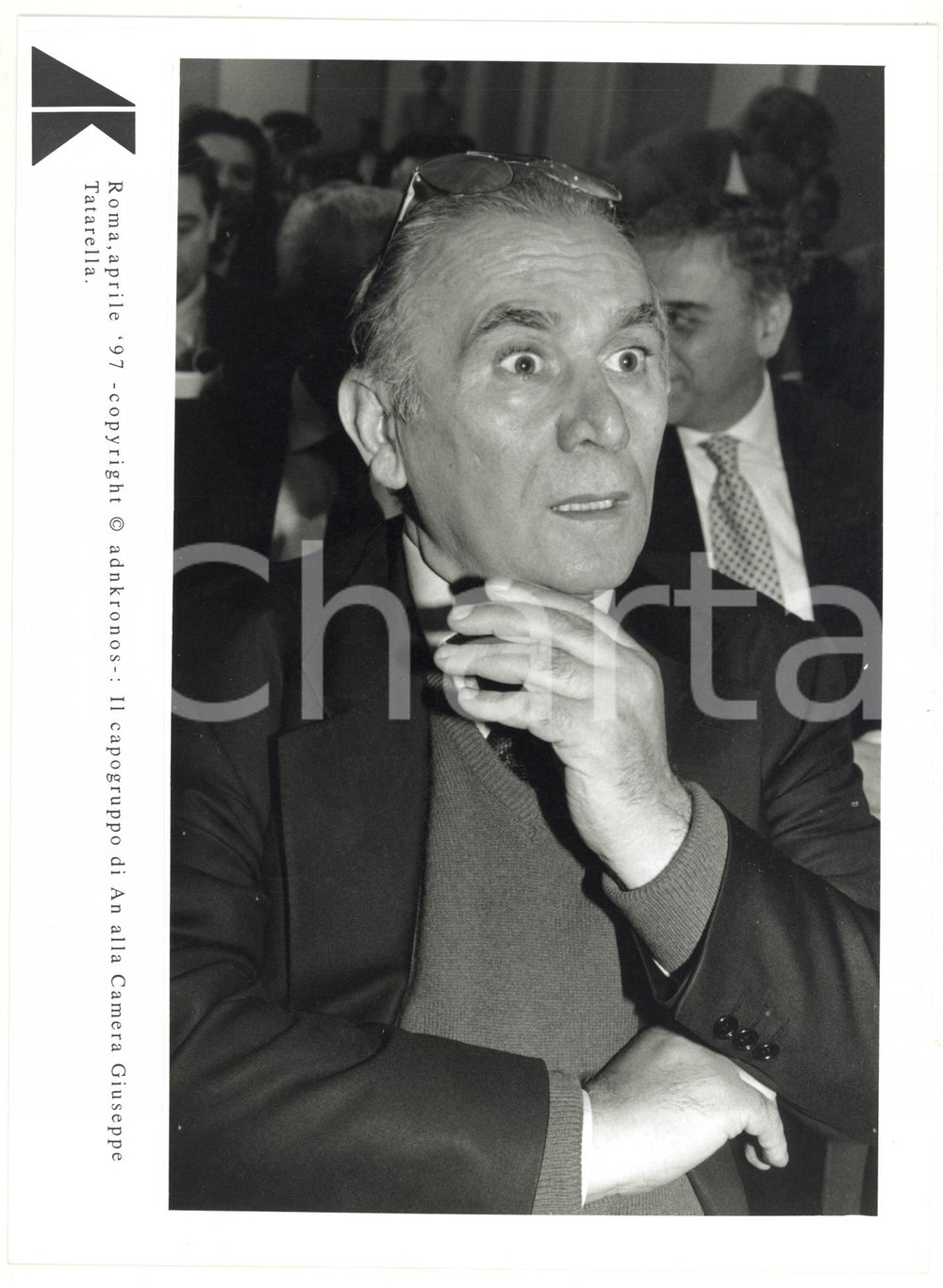 Fotografia d epoca originale 1997 ROMA Capogruppo AN alla Camera Giuseppe TATARELLA stupito  Foto 17x24 cm 1