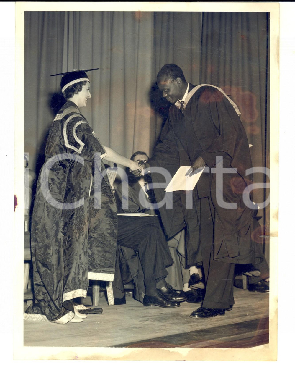 Fotografia d epoca originale 1955 ca LONDON UK Principessa MARGARET durante cerimonia di laurea Foto 17x21 1