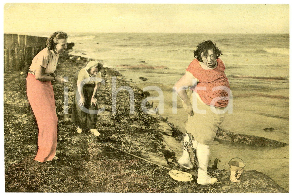 1950ca FRANCE - HUMOUR Lobster biting a fat woman - Postcard FP NV  Cartolina postale d'epoca, non viaggiata.CONDIZIONI: FAIRFORMATO: FP    originale e autentica 1