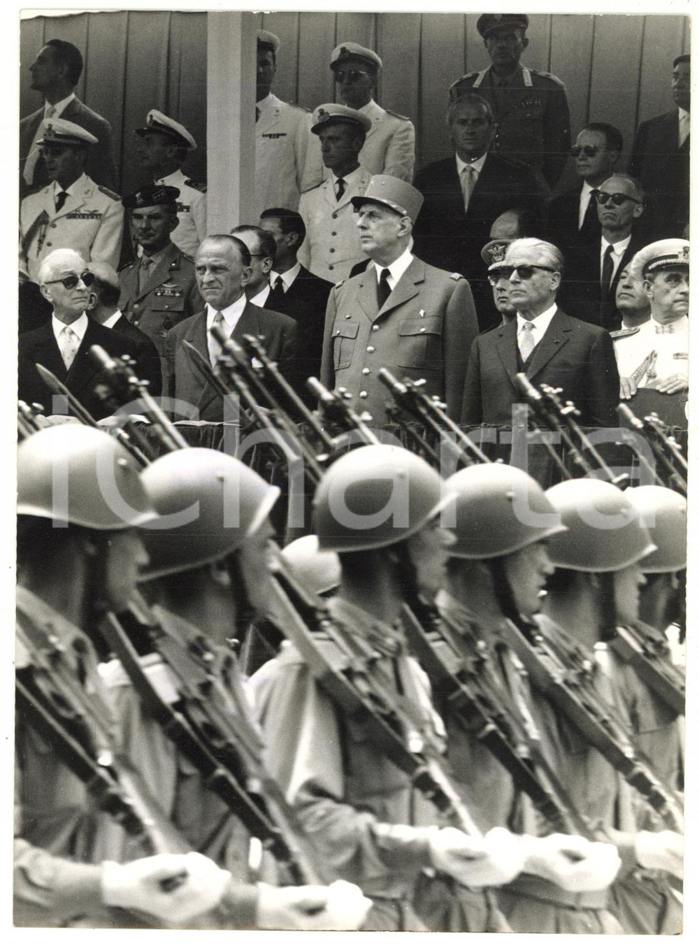 1959 MILANO Charles DE GAULLE e Giovanni GRONCHI a una parata militare *Foto