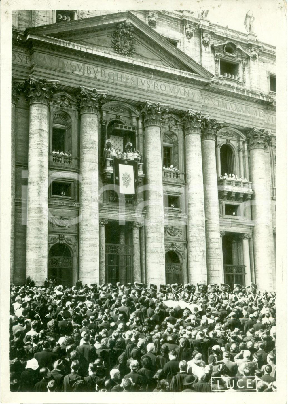 Fotografia d epoca originale 1939 ROMA SAN PIETRO Il nuovo papa PIO XII benedice i fedeli Fotografia 1