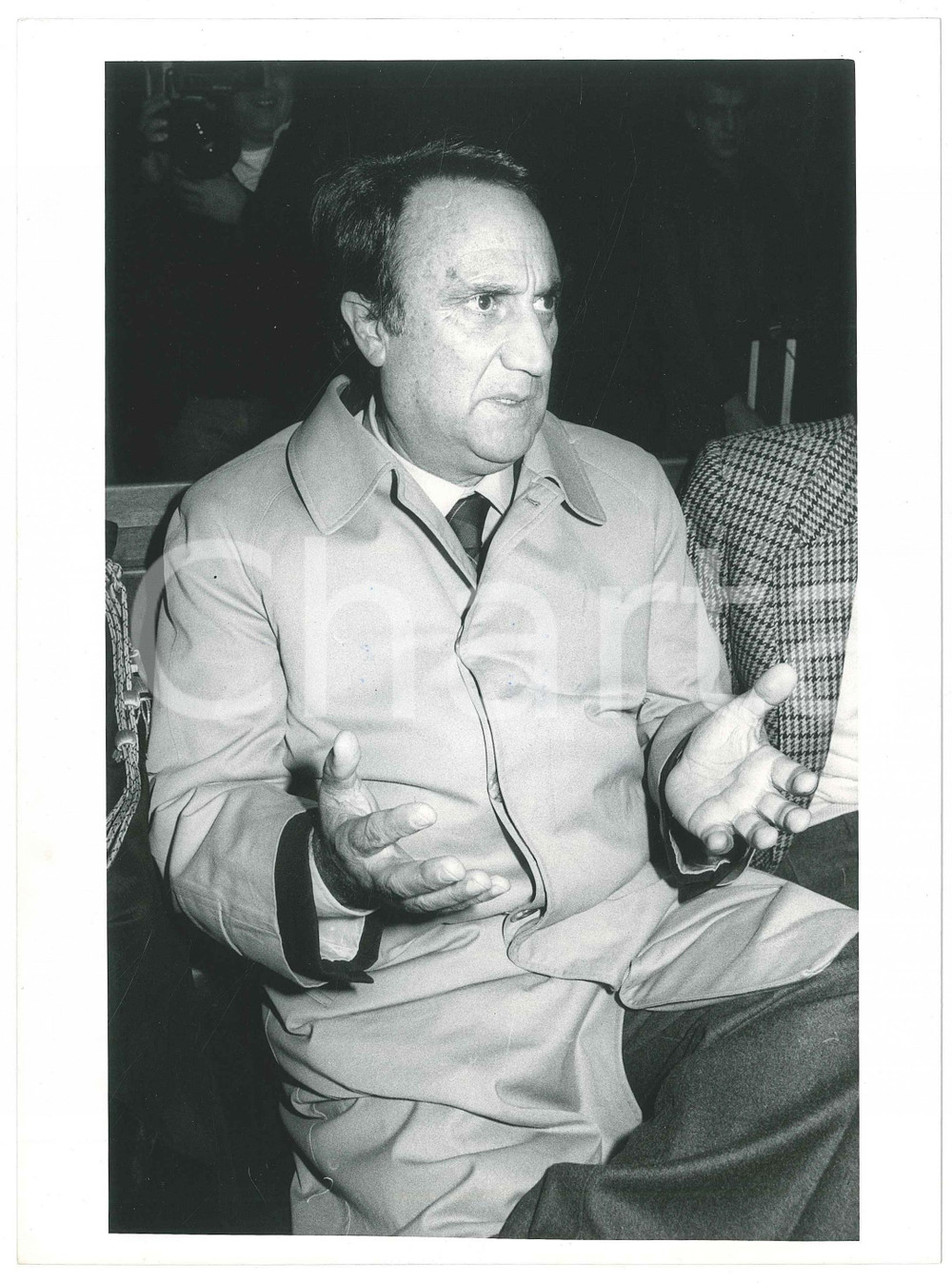 Materiale cinematografico d’epoca 1986 ITALIA  COSTUME Emilio FEDE Ritratto del giornalista  Foto 18x24 cm 2 1