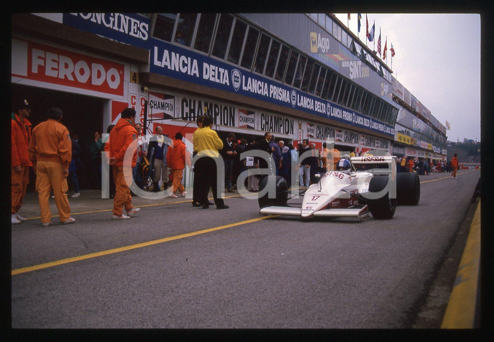 35mm vintage slide* 1988 GP SAN MARINO Derek WARWICK su ARROWS A10B - Corsia box