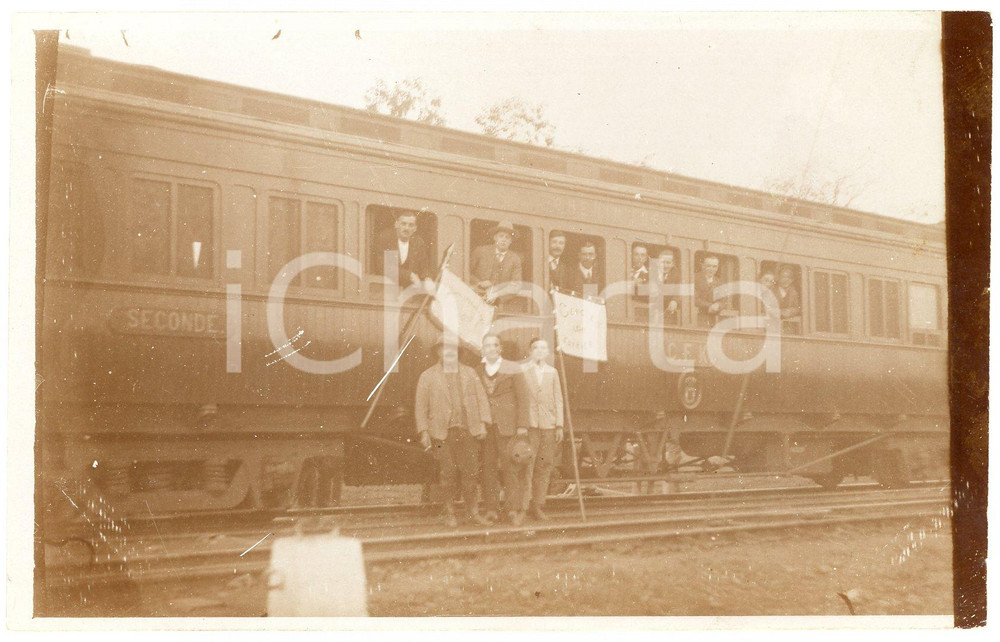 1920 ca CONGO BELGE Gare ELISABETHVILLE (?) Cercle des Ouvriers au départ *Photo Rara fotografia originale d'epoca, in formato cartolina postale. FAIR/discreto piegature angolari Formato: 14x9 cm originale e autentica 1