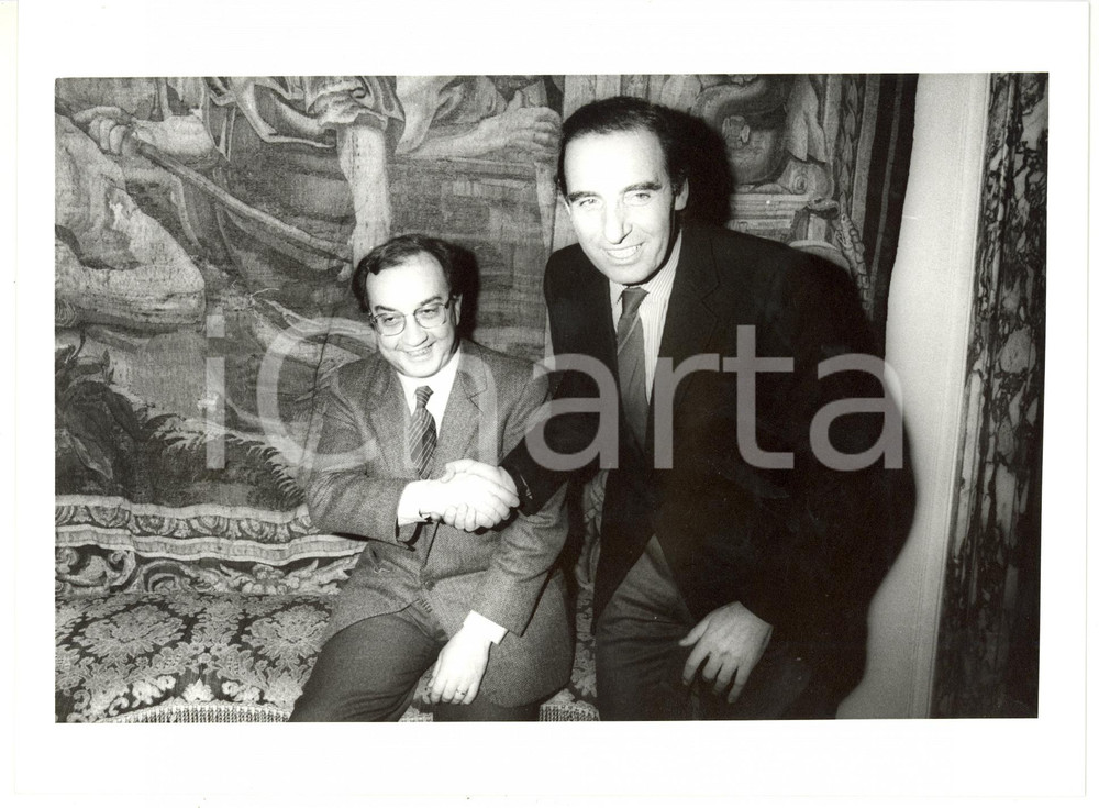 1990 ca MILANO Stretta di mano tra Paolo PILLITTERI e Carlo TOGNOLI - Foto 24x18