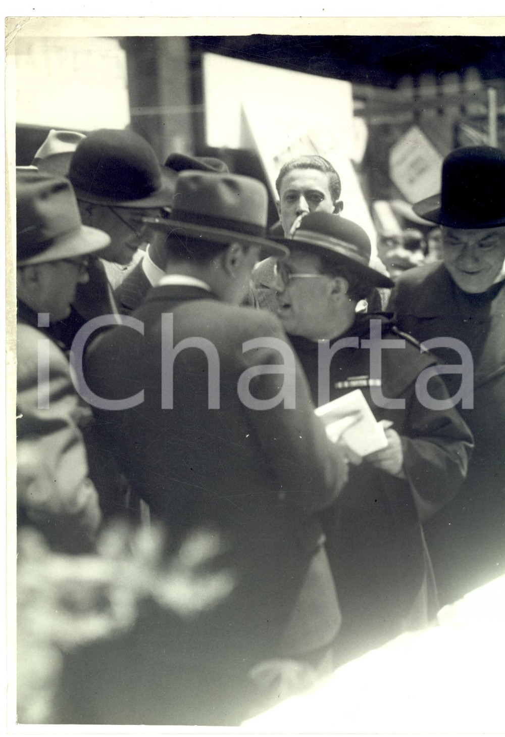 Fotografia d epoca originale 1935 MILANO Fiera del Libro  Apertura con autoritÃ  ai banchi di vendita Foto 1