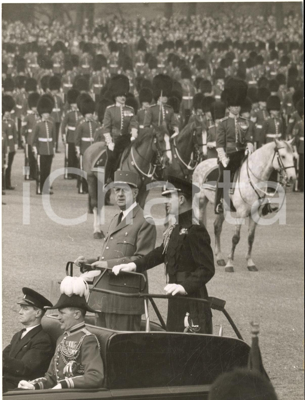 1960 LONDON Charles DE GAULLE reviews troops of the Household Brigade *Photo