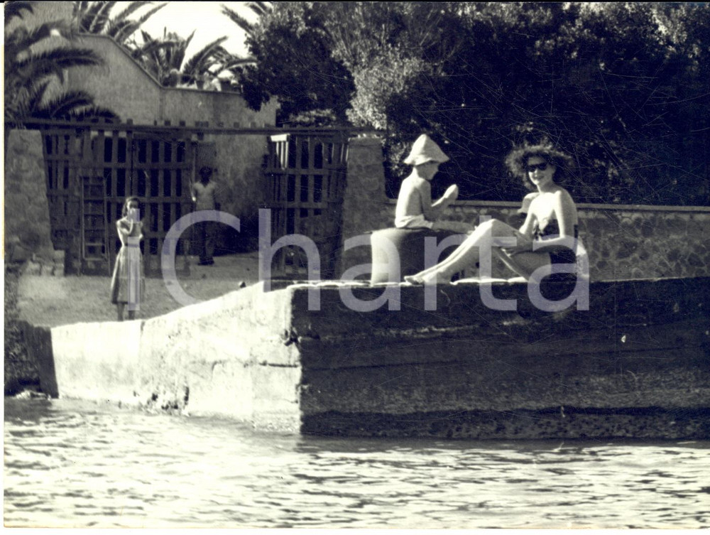 1957 SANTA MARINELLA Ingrid BERGMAN nella sua villa con i figli *Foto 18x13 cm