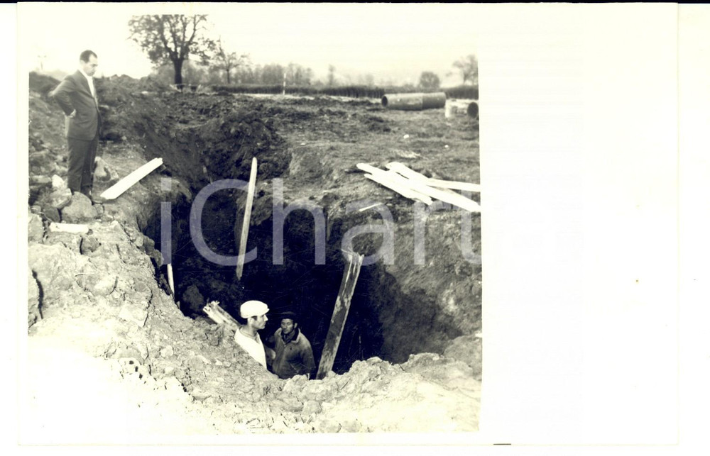 Fotografia d epoca originale 1950 GODIASCO SALICE TERME PV Operai al lavoro in una buca Foto 18x13 cm 1