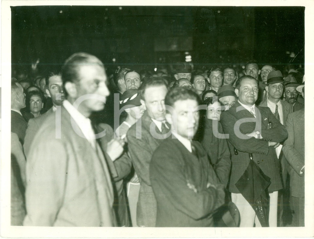 Fotografia d epoca originale 1935 ca MILANO Folla riunita ascolta il discorso del DUCE Foto Keystone 1