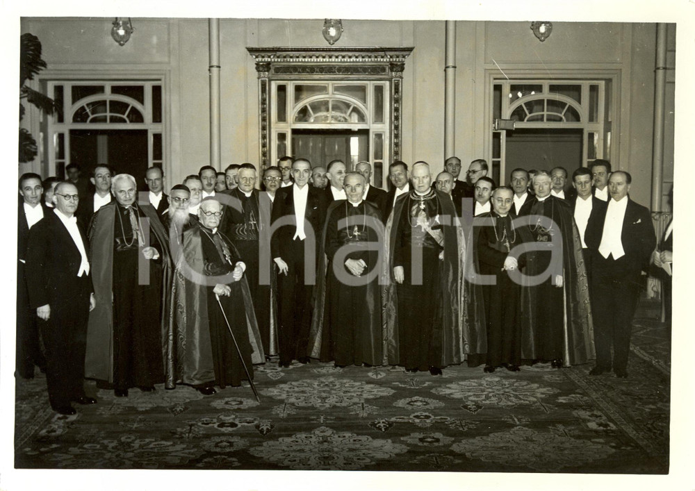 Fotografia d epoca originale 1939 ROMA Hotel RUSSIE  Jean Marie VILLENEUVE e Cardinali riuniti per Conclave 1
