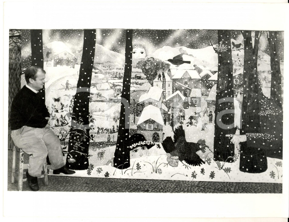 Fotografia d epoca originale 1970 ca TORINO Artista nel suo atelier con un opera Foto HAUS 24x18 cm 1