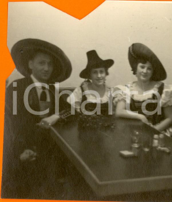 Fotografia d epoca originale 1934 SALISBURGO A Un uomo e due donne in costume tipico Foto DANNEGGIATA 1