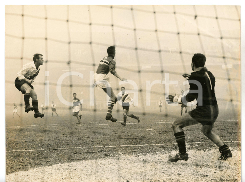 1960 CALCIO Serie A - INTER-SAMPDORIA 0-0 Mauro BICICLI in area di rigore *Foto