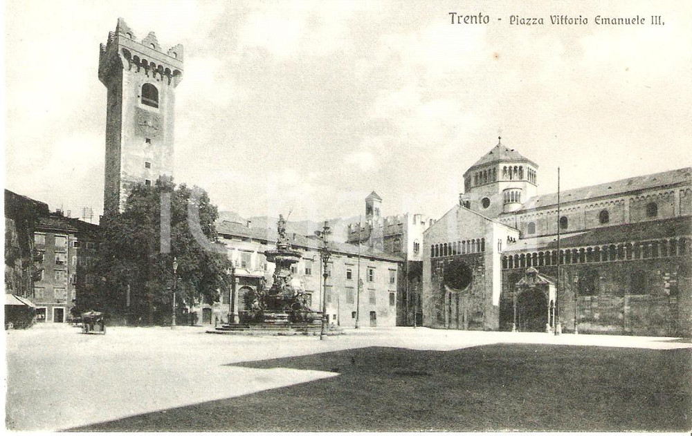 Cartolina originale da collezione 1930 ca TRENTO Piazza Vittorio Emanuele III Cartolina FP NV 1
