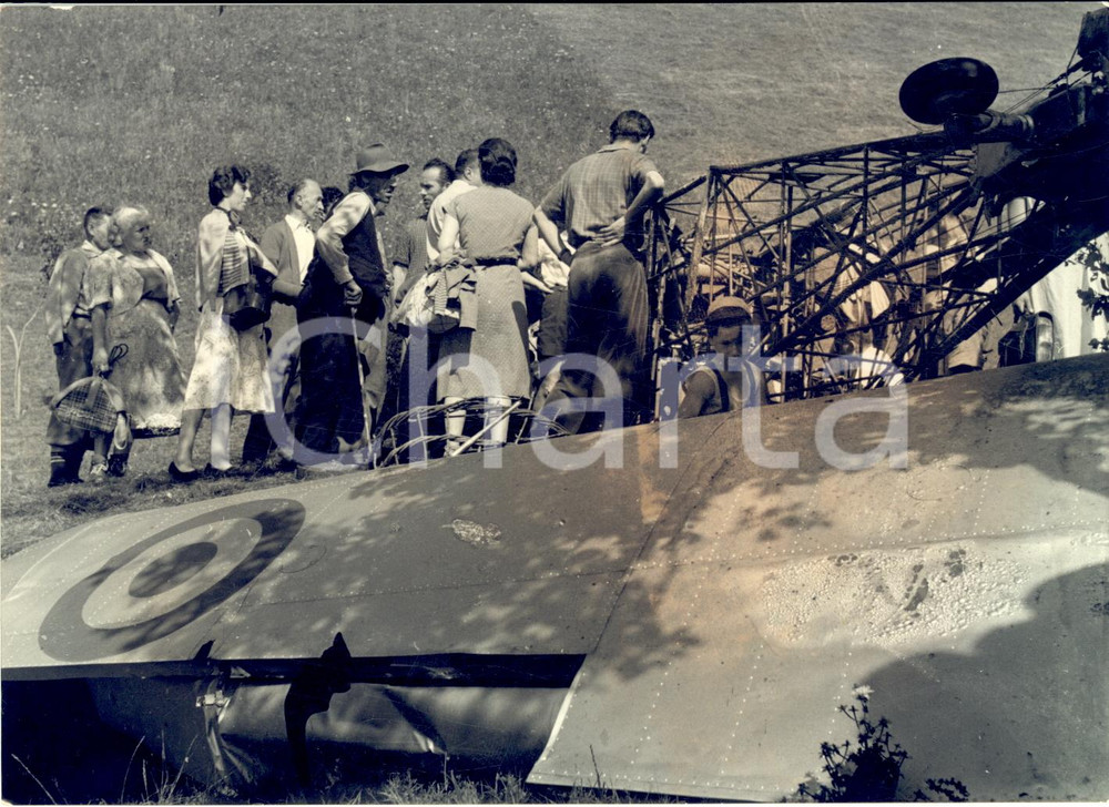 1955 ca COLLE BONDO (BG) Incidente aereo - Paesani tra i rottami *Foto 18x13 cm