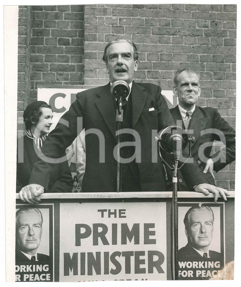 Fotografia d epoca originale 1955 LONDON UXBRIDGE Anthony EDEN holding an election meeting  Photo 1