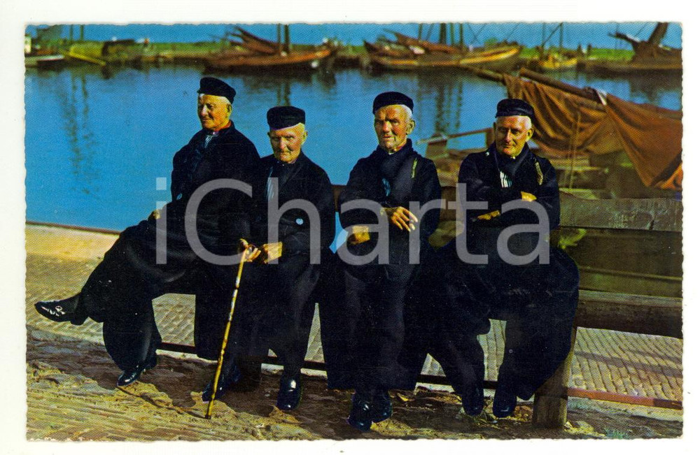 Cartolina originale da collezione 1963 VOLENDAM (NL) Anziani pescatori al porto *Cartolina FP VG 1