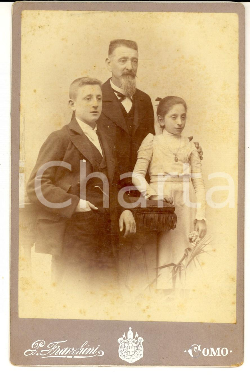Fotografia d epoca originale 1890 ca COMO Ritratto di Andrea DEL VECCHIO con i figli Fotografia P. FRANCHINI 1