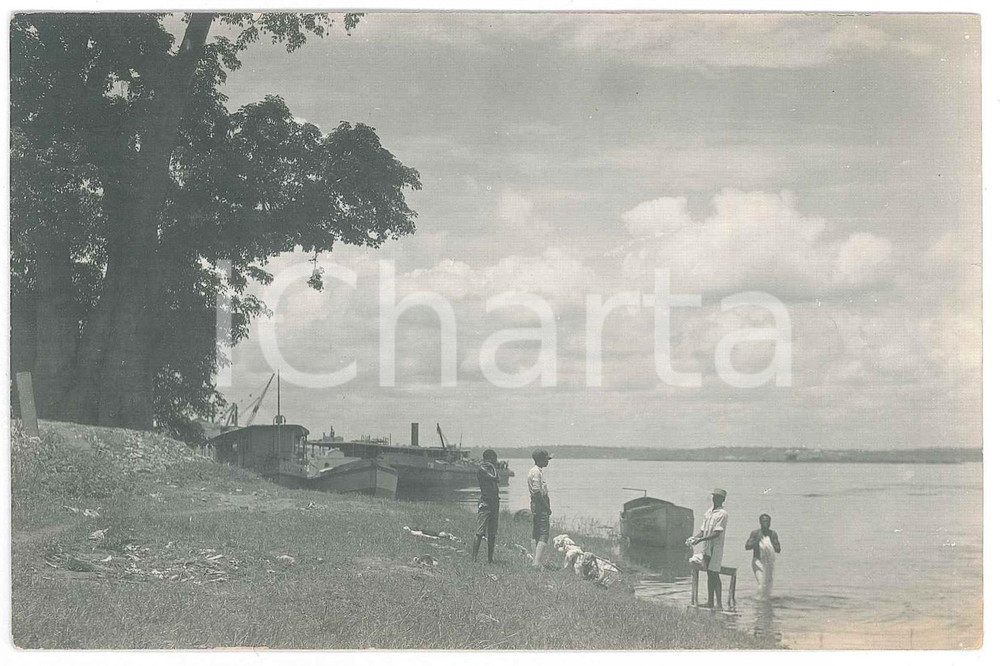 1930 C. ZAGOURSKI (?) AFRIQUE - CONGO BELGE - Lessive au fleuve *Postcard  Fotocartolina postale d'epoca, attibuita al fotografo Casimir Zagourski.CONDIZIONI: GFORMATO: 14x9 cm    originale e autentica 1