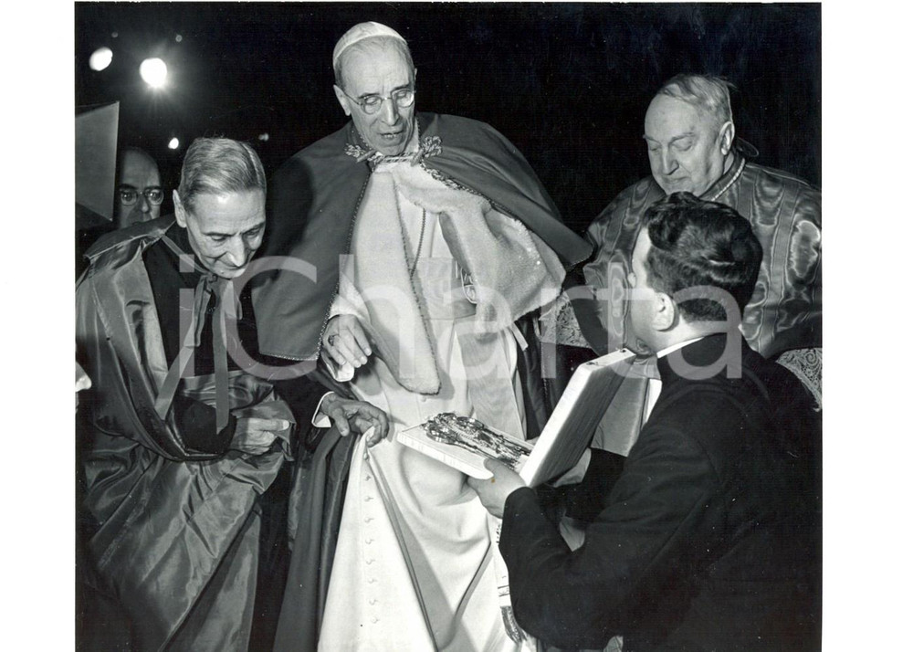Fotografia d epoca originale 1975 1950 VATICANO Papa Pio XII riceve le sei chiavi delle Porte Sante Foto 1