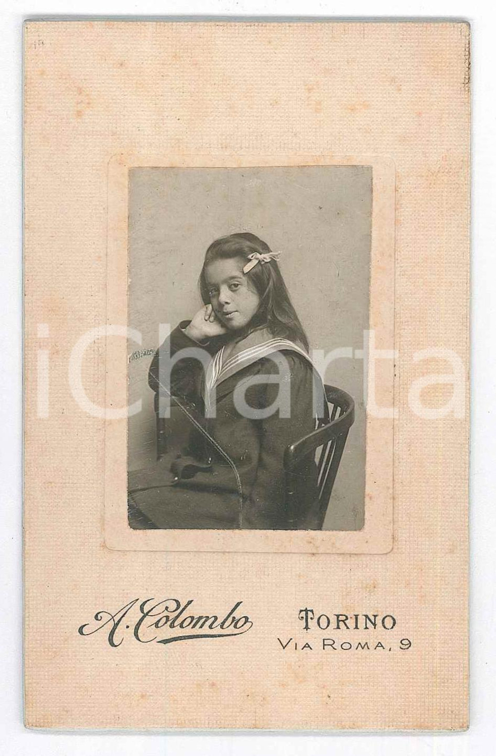 Fotografia d epoca originale 1900 ca TORINO Ritratto di bambina seduta  Fotografia A. COLOMBO CDV 1
