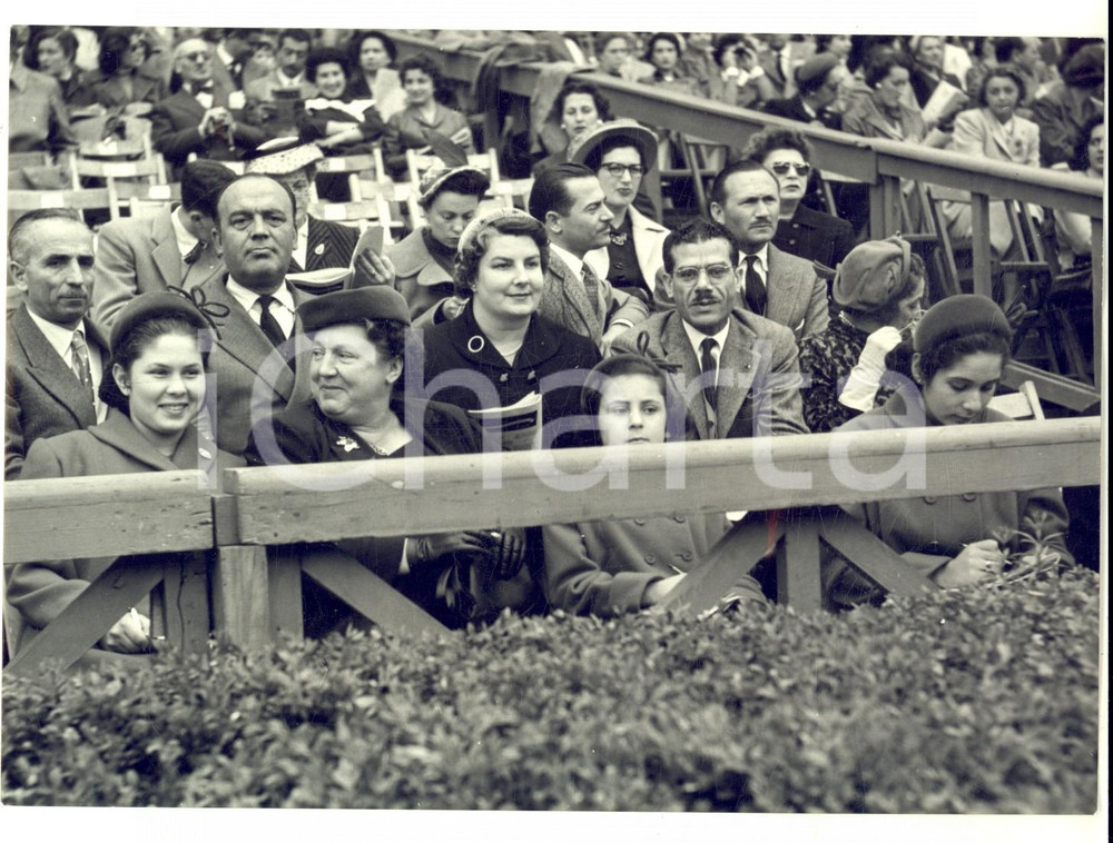 Fotografia d epoca originale 1953 ROMA Le figlie di re FARUQ I d Egitto al Concorso Ippico Foto 18x13 1