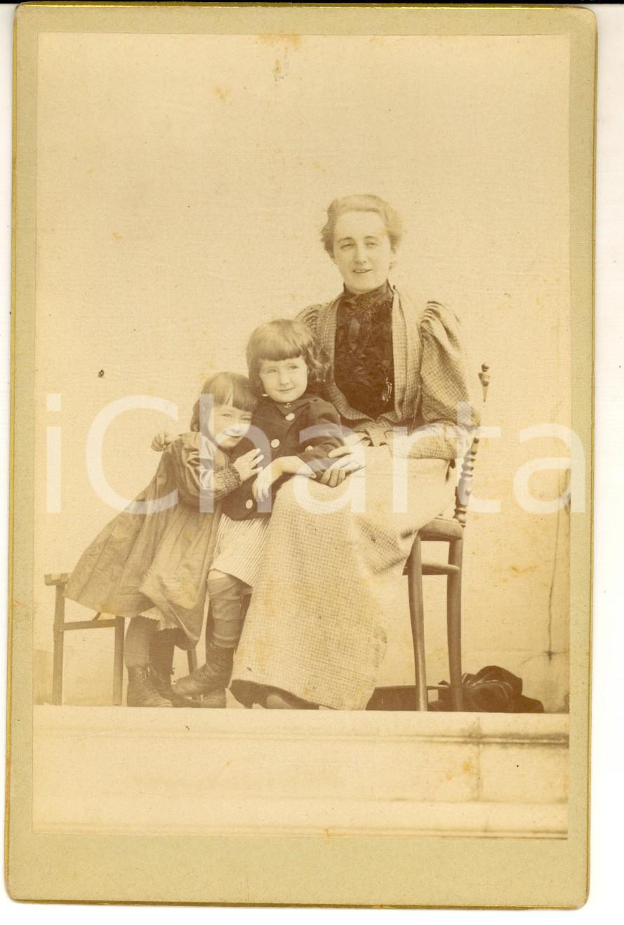 Fotografia d epoca originale 1900 ca FRANCE Ritratto di una madre con i due figli Foto VINTAGE 12x16 cm 1