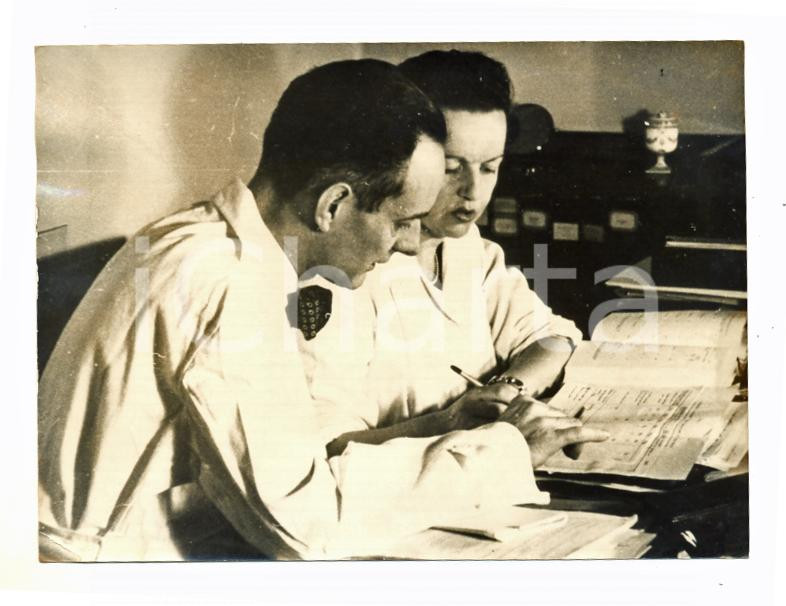 Fotografia d epoca originale 1950 ca ROMA Istituto Superiore Sanità Daniel BOVET Filomena NITTI Foto 18x13 1