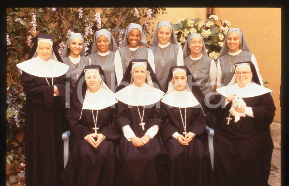 35mm vintage slide*1998 DIO VEDE E PROVVEDE 2 Angela FINOCCHIARO con il cast