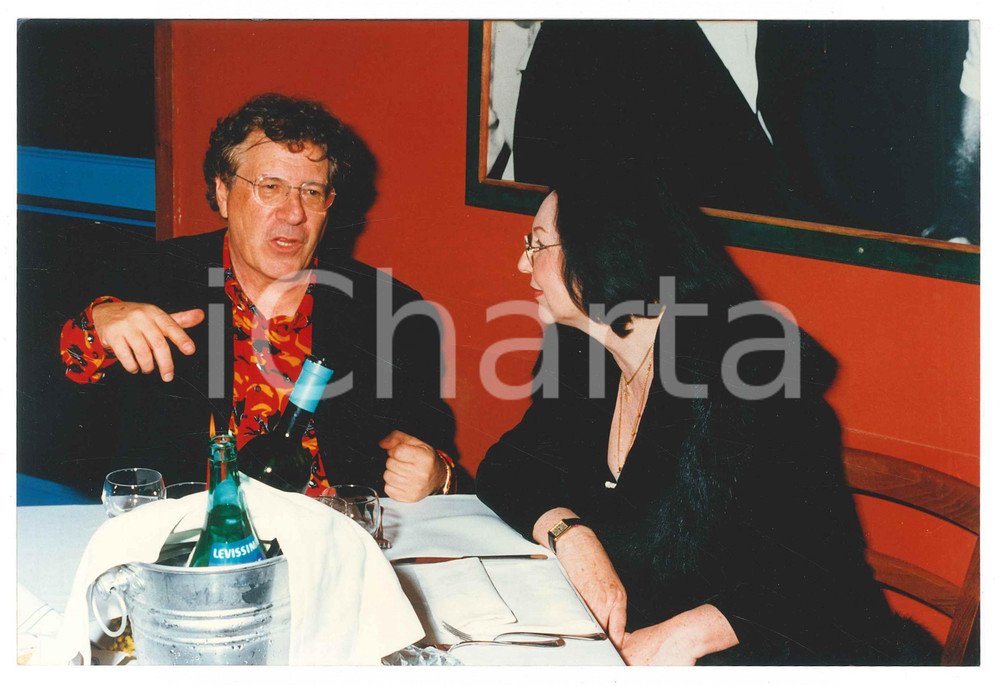 Materiale cinematografico d’epoca 1998 ITALIA  MUSICA Peppino DI CAPRI dopo esibizione al piano bar  Foto 22x15 1