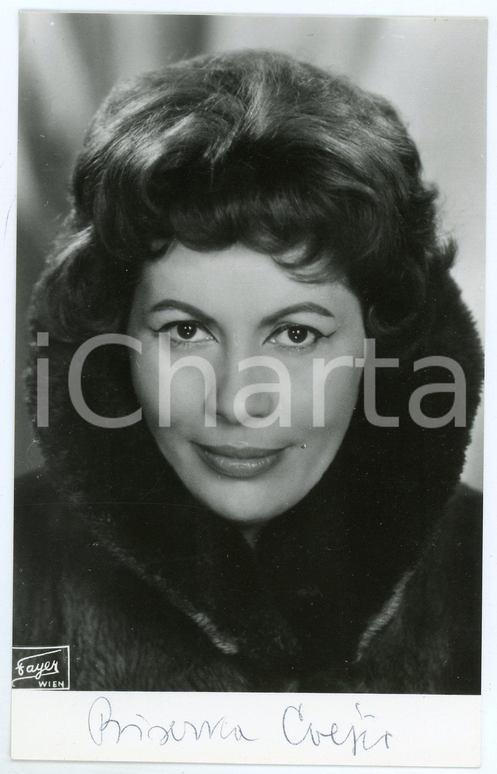 1963 Biserka CVEJIC contralto - Portrait  - SIGNED Photo 9x14 cm Fotografia d'epoca, con autografo. CONDIZIONI: GFORMATO: 9x14 cm     originale e autentica 1