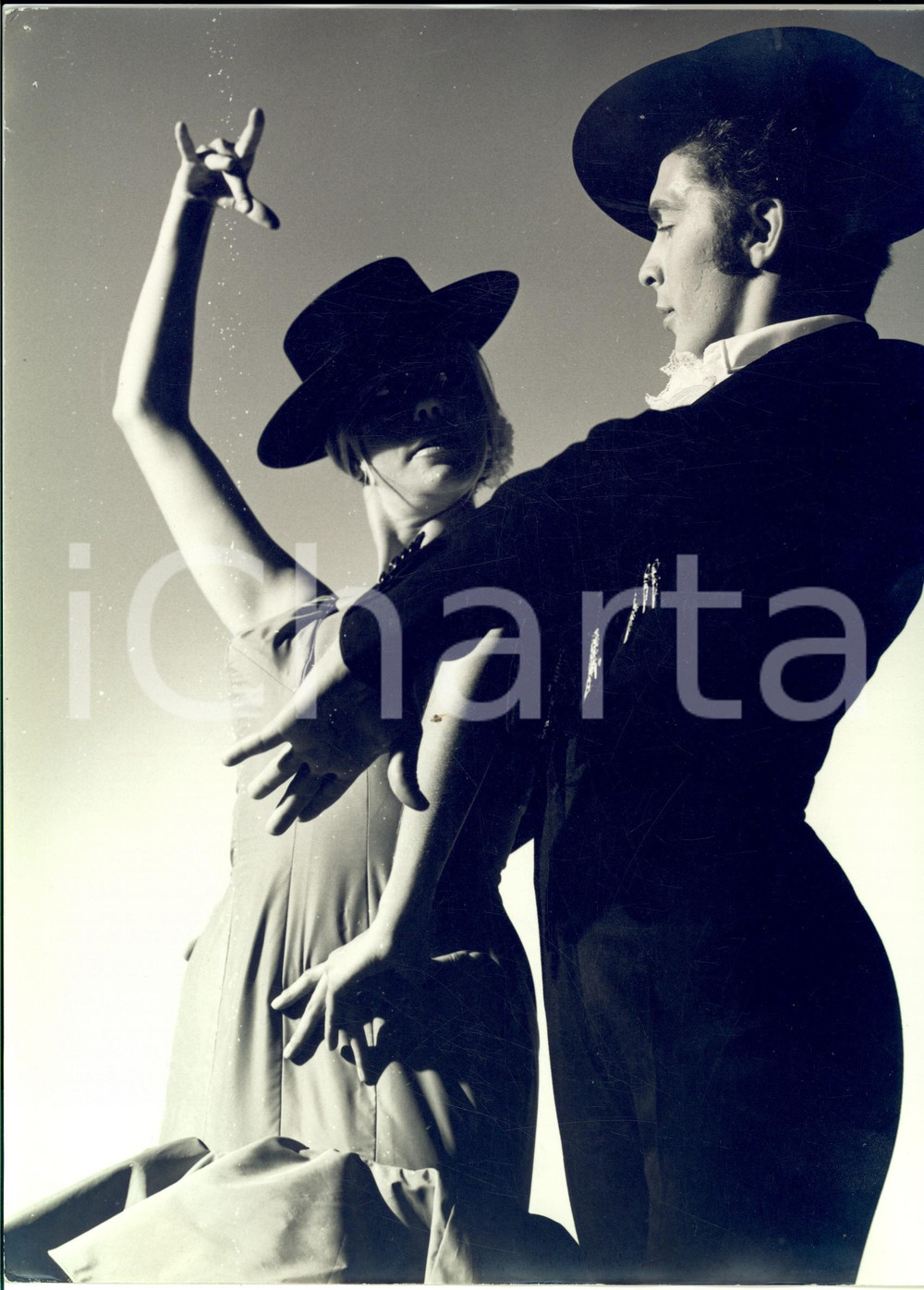 Fotografia d'epoca originale 1960 ca MILANO (?) Coppia di ballerini si esibisce nel flamenco *Foto DANZA 1