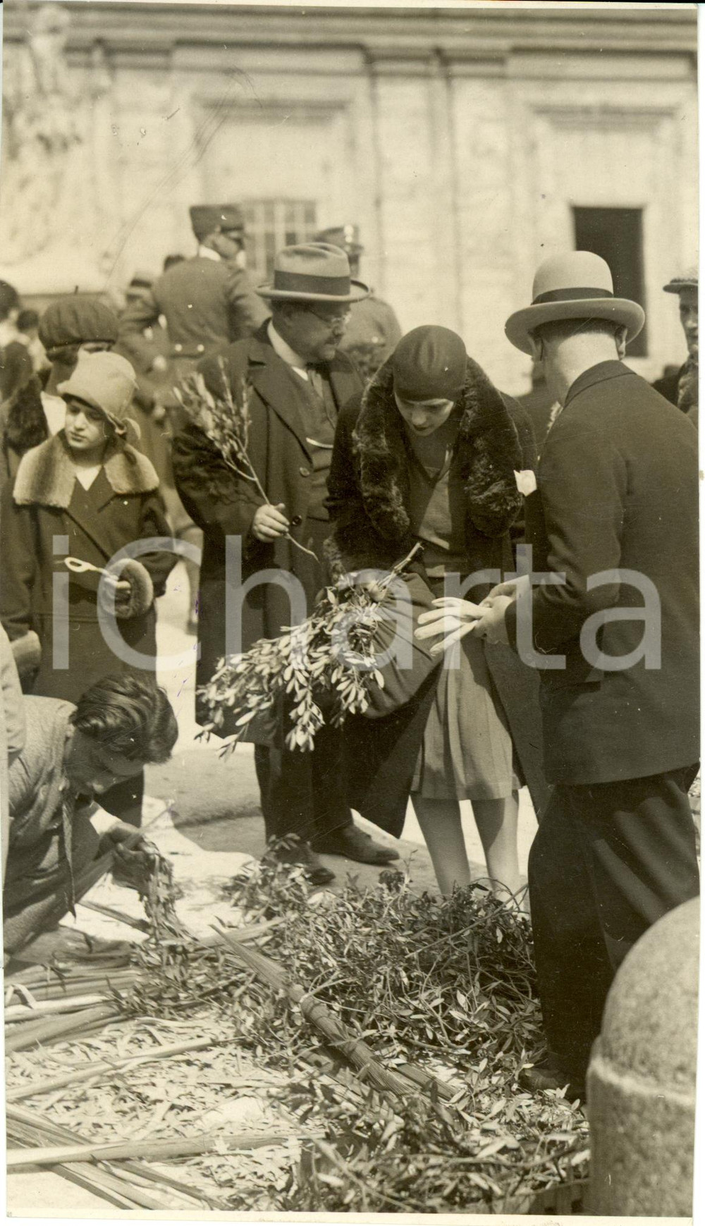 Fotografia d epoca originale 1930 CITTA  DEL VATICANO Vendita Palme Benedette a SAN PIETRO Fotografia 1