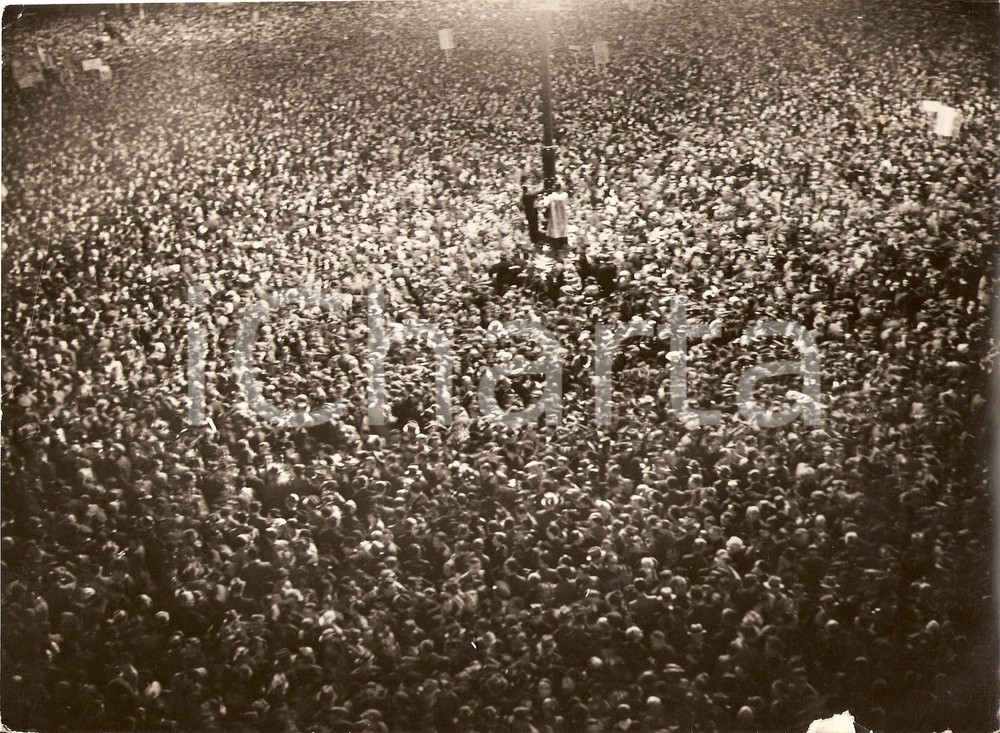 Fotografia d'epoca originale 1935 Milano Piazza Duomo - Lettura bollettino di guerra - Foto (2) 1