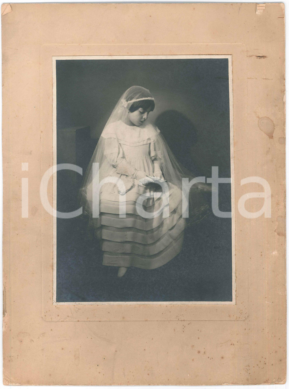 Fotografia d epoca originale 1930 ca PIACENZA Ritratto di bambina alla Prima Comunione Foto G. CROCE 25x33 1