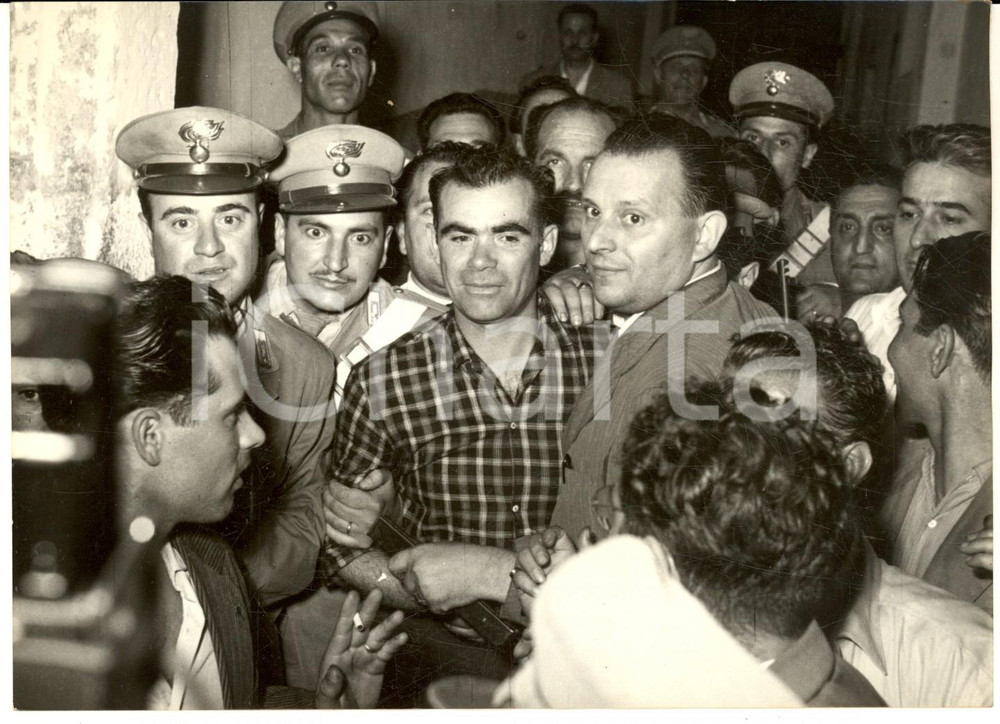 1954 TOLFA (RM) La cattura del bandito sardo Luigi DEIANA  *Foto 18x13 cm